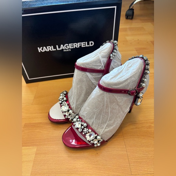 Karl lagerfeld Claude Embellished
Sandal NWT - Picture 9 of 15